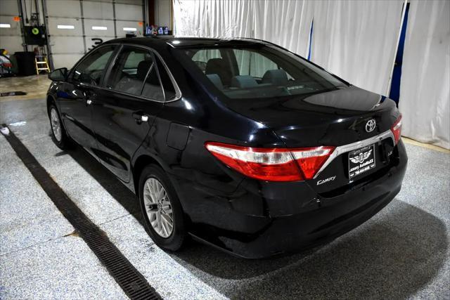 Photo of 2016 Black Toyota Camry