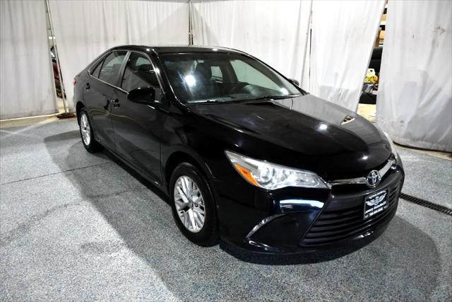 Photo of 2016 Black Toyota Camry