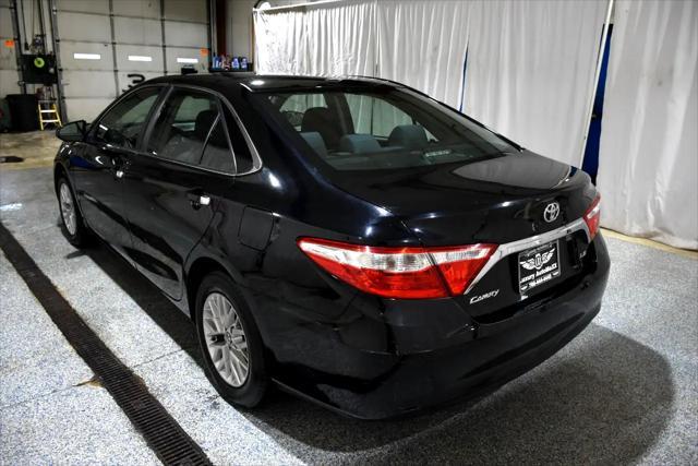 Photo of 2016 Black Toyota Camry