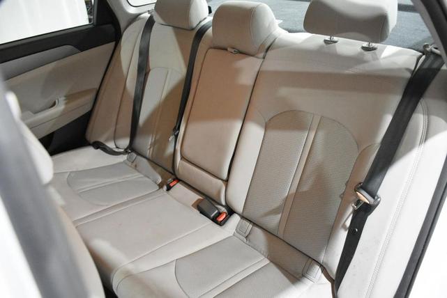 Photo of 2015 White Hyundai SONATA