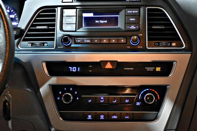 Photo of 2015 White Hyundai SONATA