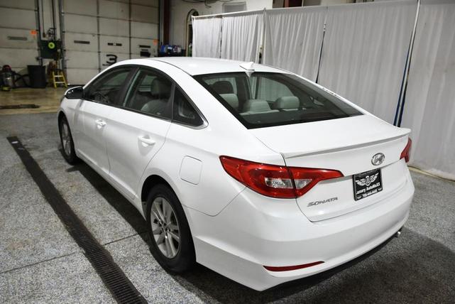 Photo of 2015 White Hyundai SONATA