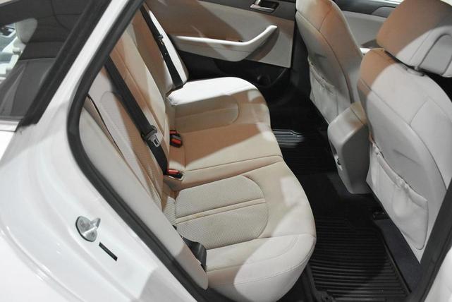 Photo of 2015 White Hyundai SONATA