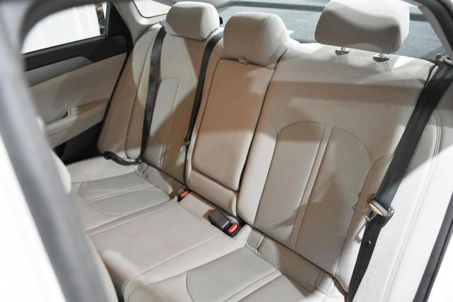 Photo of 2015 White Hyundai SONATA
