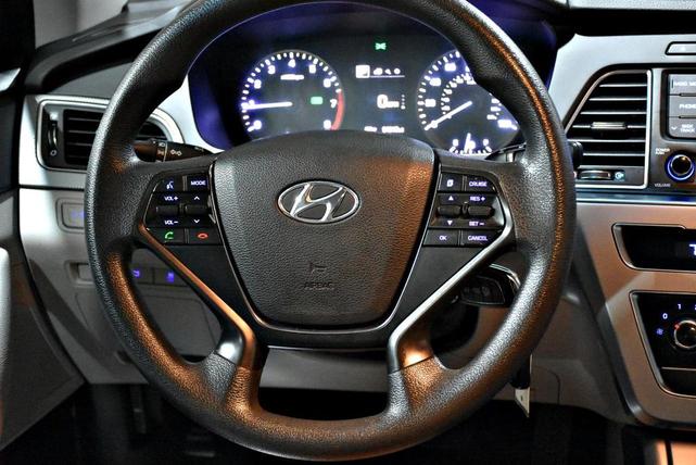Photo of 2015 White Hyundai SONATA