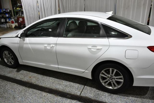 Photo of 2015 White Hyundai SONATA