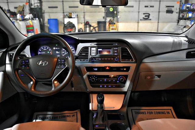 Photo of 2015 White Hyundai SONATA
