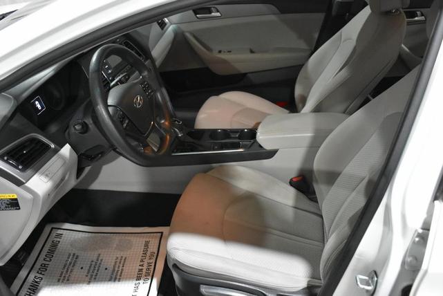 Photo of 2015 White Hyundai SONATA