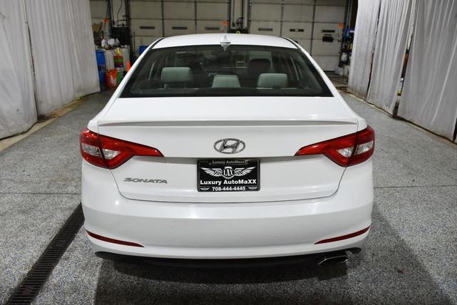 Photo of 2015 White Hyundai SONATA