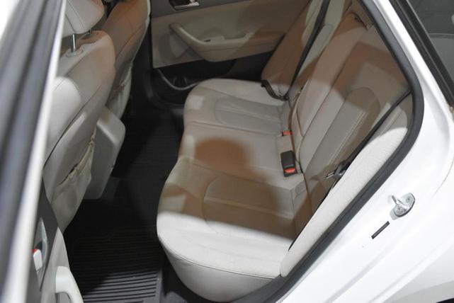 Photo of 2015 White Hyundai SONATA