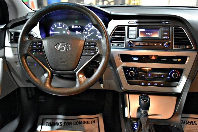 Photo of 2015 White Hyundai SONATA