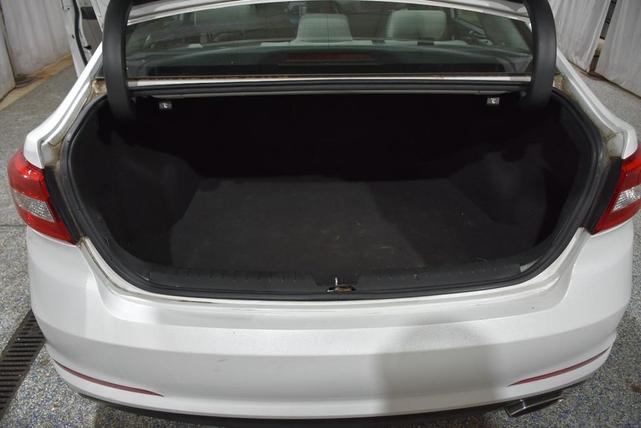 Photo of 2015 White Hyundai SONATA