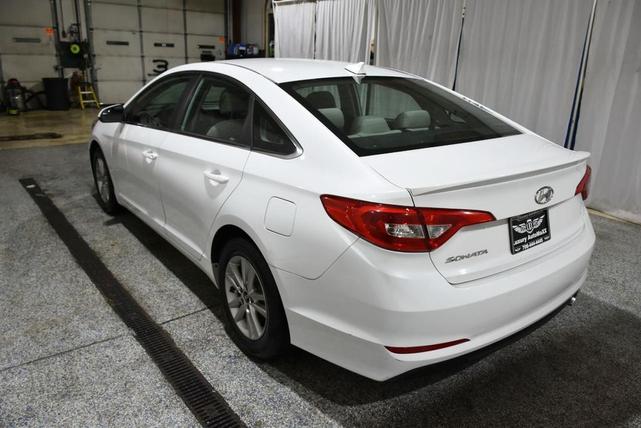Photo of 2015 White Hyundai SONATA