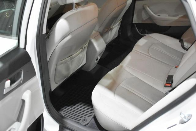 Photo of 2015 White Hyundai SONATA