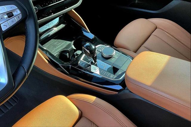Photo of 2023 Jet Black BMW X4