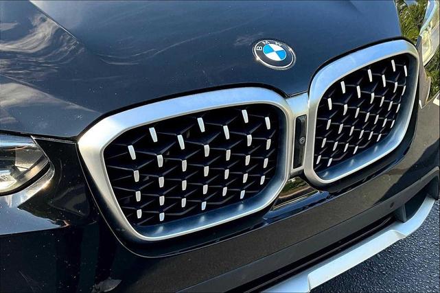 Photo of 2023 Jet Black BMW X4
