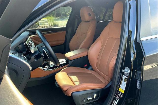 Photo of 2023 Jet Black BMW X4