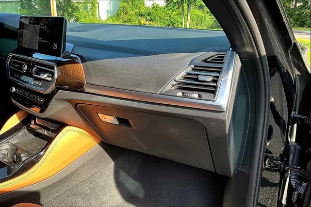 Photo of 2023 Jet Black BMW X4