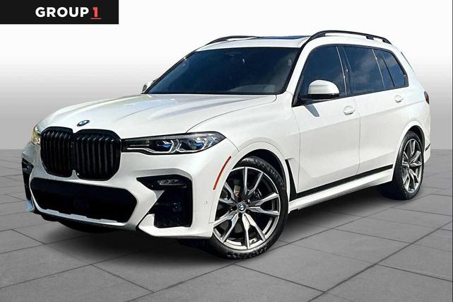 Photo of 2022 Mineral White Metallic BMW X7