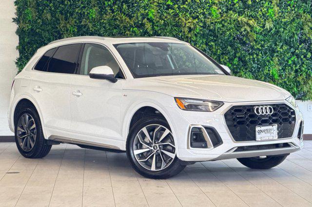 Photo of 2024 Arkona White Audi Q5