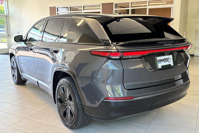 Photo of 2025 Baltic Gray Metallic Clearcoat Jeep Wagoneer S