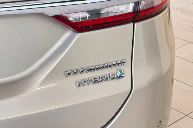 Photo of 2017 White Gold Ford Fusion Hybrid