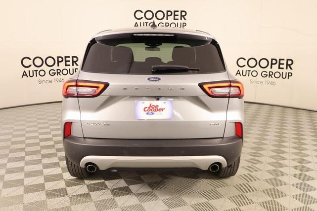Photo of 2024 Silver Metallic Ford Escape