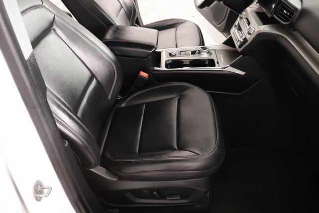 Photo of 2024 Oxford White Ford Explorer