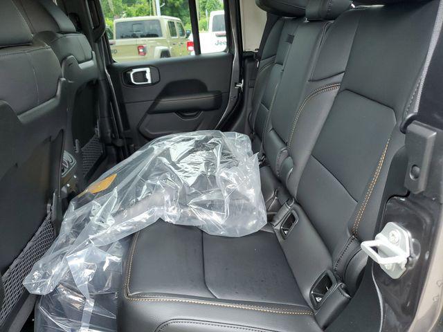 Photo of 2025 Granite Crystal Metallic Clearcoat Jeep Gladiator