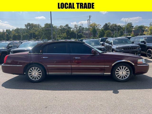 Photo of 2004 Light Tundra Clearcoat Metallic Lincoln Town Car