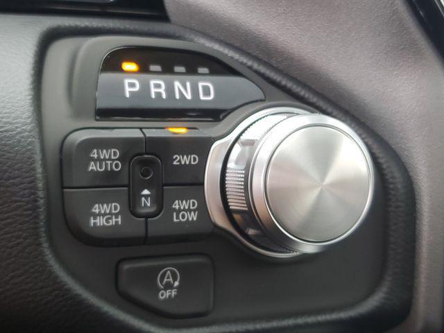Photo of 2025 Diamond Black Crystal Pearlcoat RAM 1500