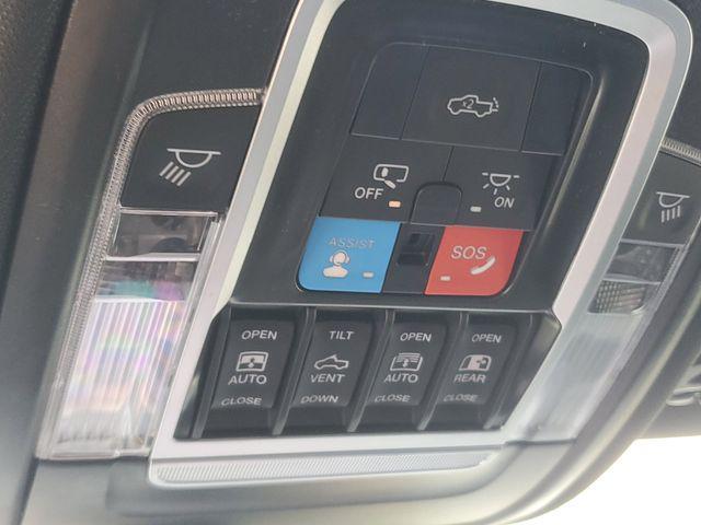 Photo of 2025 Diamond Black Crystal Pearlcoat RAM 1500