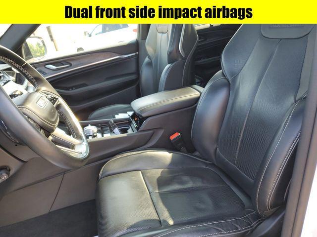 Photo of 2022 Bright White Clearcoat Jeep Grand Cherokee