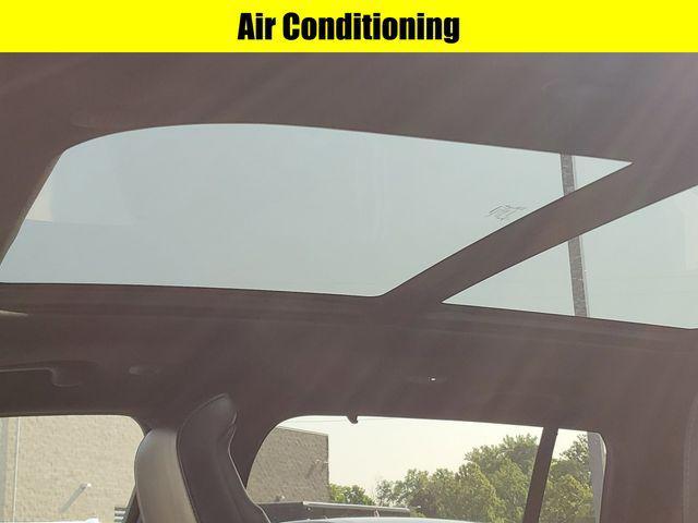 Photo of 2022 Bright White Clearcoat Jeep Grand Cherokee