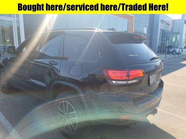 Photo of 2019 Diamond Black Crystal Pearlcoat Jeep Grand Cherokee