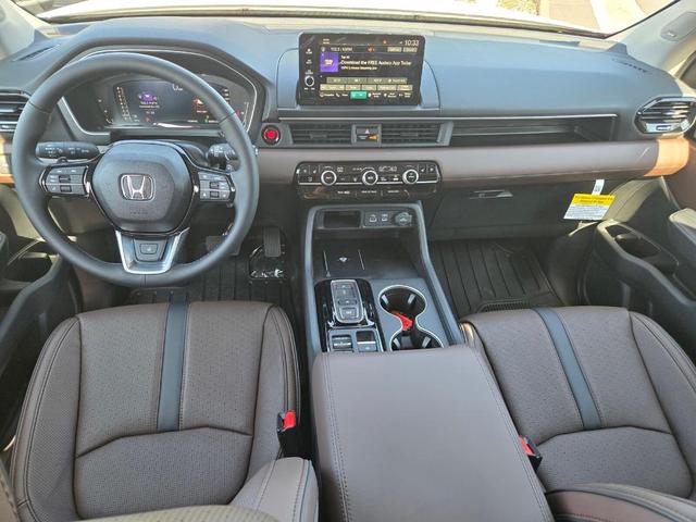 Photo of 2025 Platinum White Pearl Honda Pilot