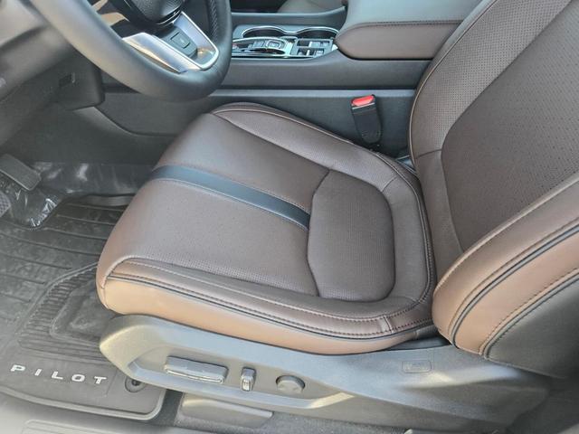 Photo of 2025 Platinum White Pearl Honda Pilot