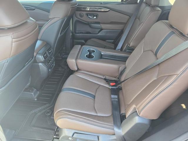 Photo of 2025 Platinum White Pearl Honda Pilot