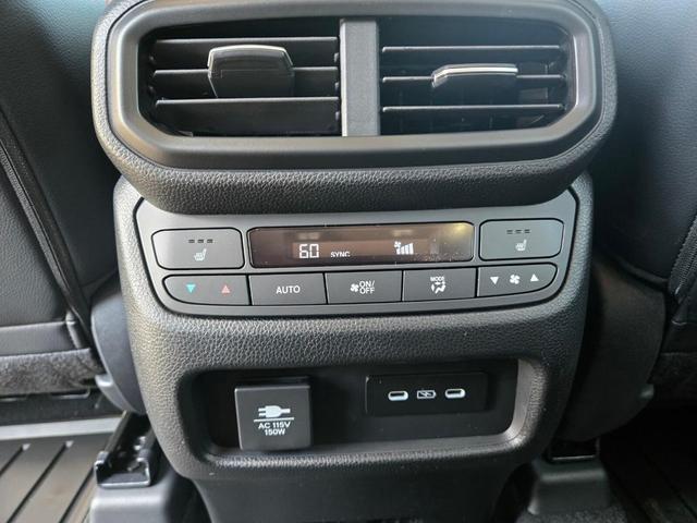 Photo of 2025 Platinum White Pearl Honda Pilot