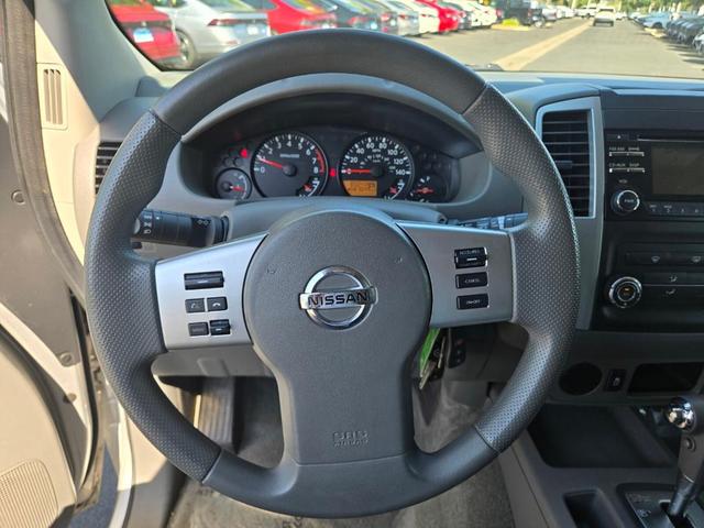 Photo of 2013 Brilliant Silver Nissan Frontier