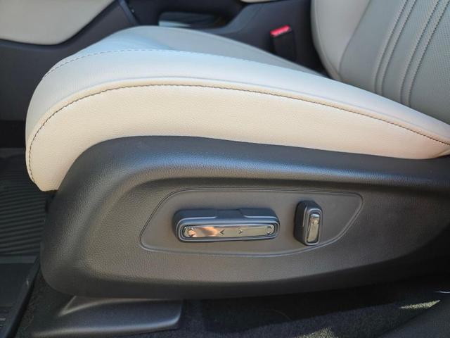 Photo of 2026 Solar Silver Metallic Honda HR-V