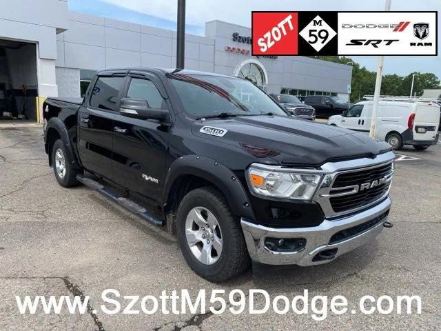 Photo of 2020 Diamond Black Crystal Pearlcoat RAM 1500