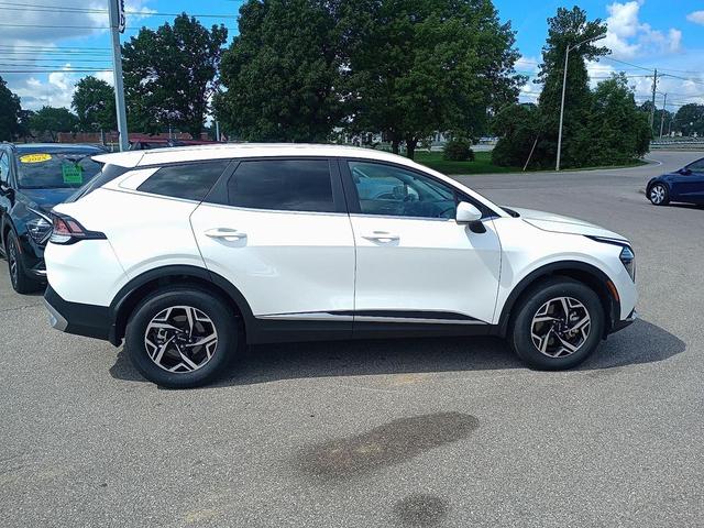 Photo of 2024 Snow White Pearl Kia Sportage