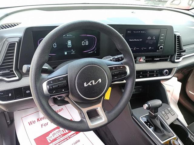 Photo of 2024 Snow White Pearl Kia Sportage