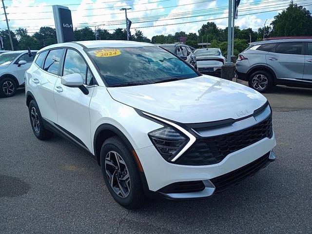 Photo of 2024 Snow White Pearl Kia Sportage