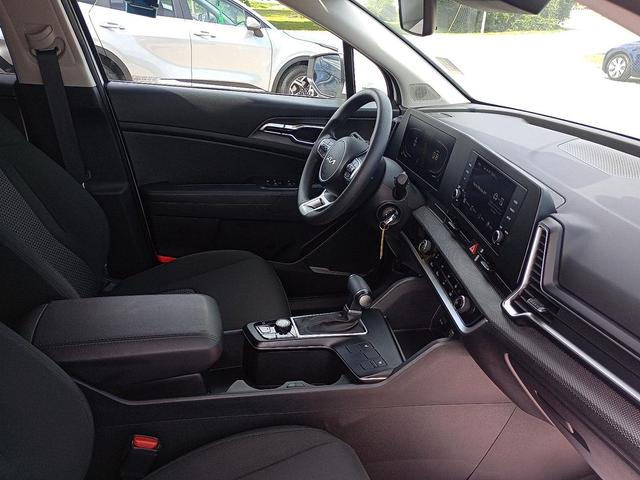 Photo of 2024 Snow White Pearl Kia Sportage
