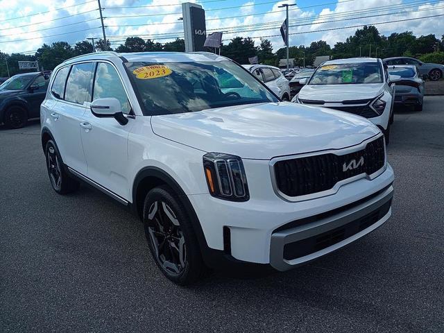 Photo of 2023 Glacial White Pearl Kia Telluride