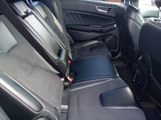 Photo of 2021 Black Metallic Ford Edge