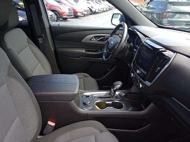 Photo of 2022 Northsky Blue Metallic Chevrolet Traverse