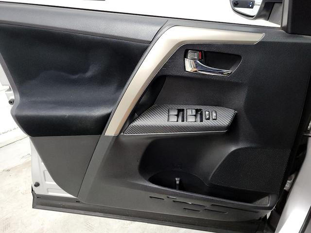 Photo of 2015 Silver Toyota RAV4